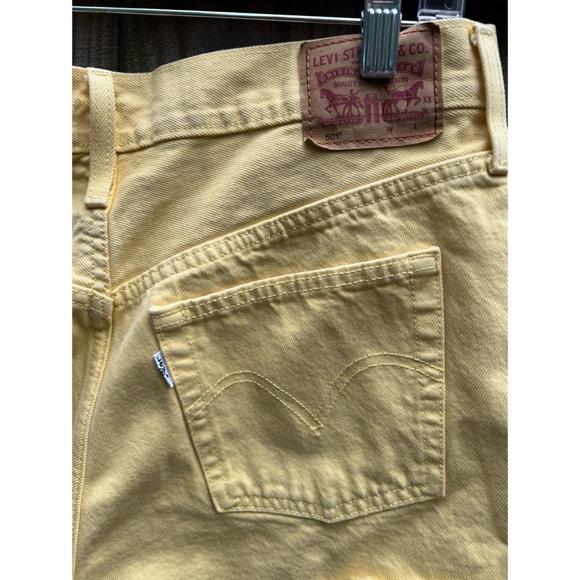 Levi's 501 Yellow Cut Off Jean Frayed Button fly Shorts 31 - Picture 5 of 9
